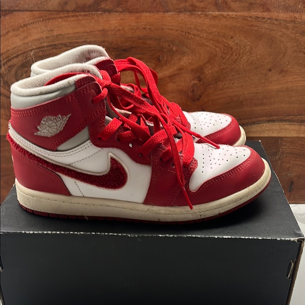 Nike Red and White Sneakers Classic Style - Picture 4 of 7